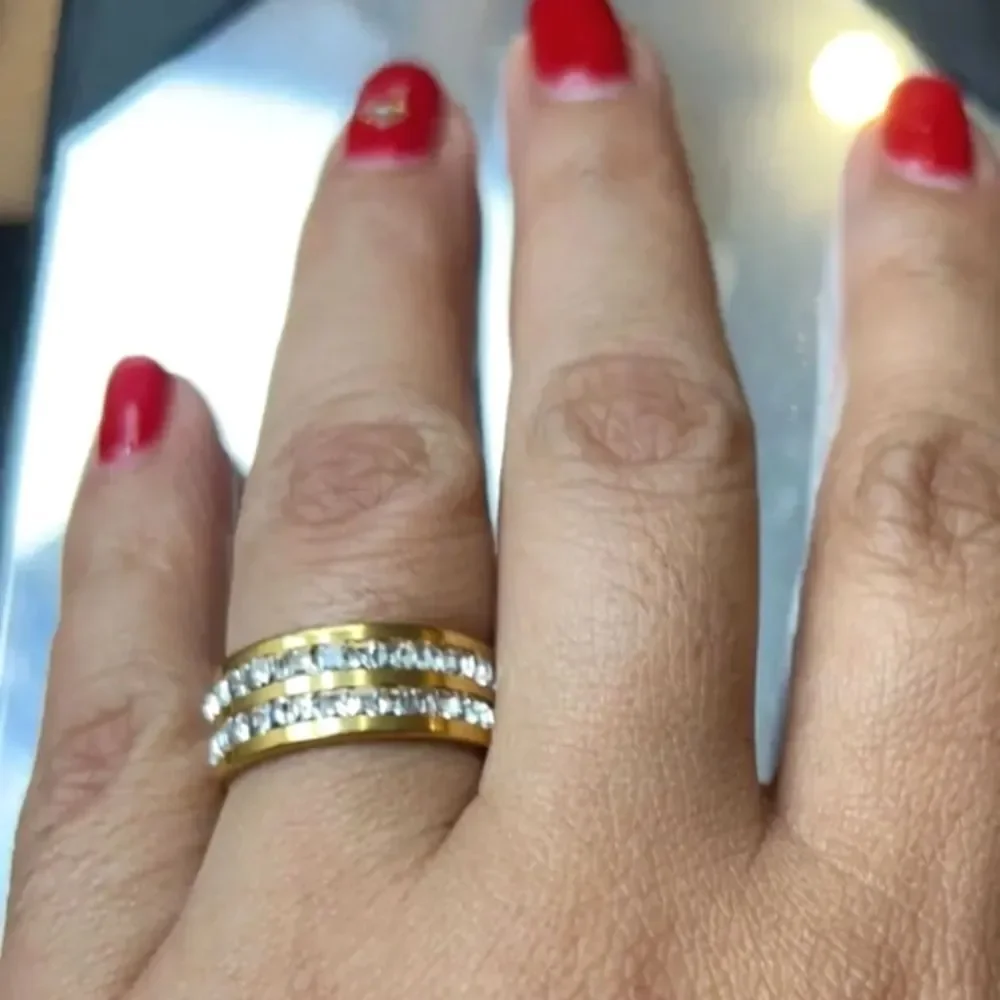 Diamond engagement ring